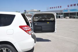 2013款丰田RAV4