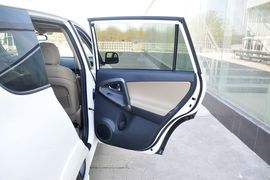 2013款丰田RAV4