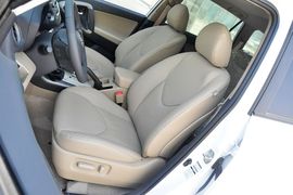 2013款丰田RAV4
