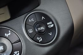 2013款丰田RAV4