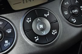 2013款丰田RAV4