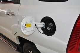 2012款起亚狮跑2.0GLS手动两驱版到店实拍