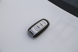 2017款吉利帝豪EV300尊贵型