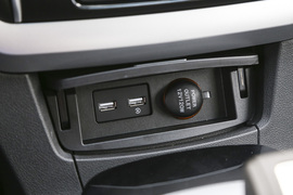 2017款吉利帝豪EV300尊贵型