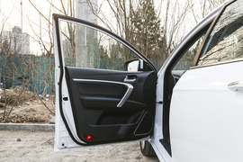 2017款吉利帝豪EV300尊贵型