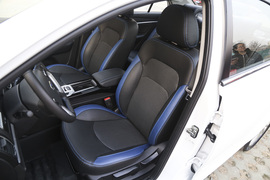 2017款吉利帝豪EV300尊贵型