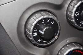 2013款丰田威驰1.6GL-i自动型尚天窗版