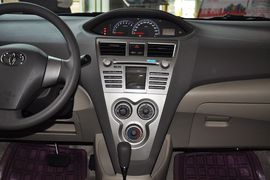 2013款丰田威驰1.6GL-i自动型尚天窗版