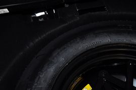 2013款Jeep指南者2.0L炫黑豪华版