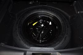 2013款Jeep指南者2.0L炫黑豪华版