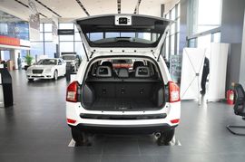 2013款Jeep指南者2.0L炫黑豪华版