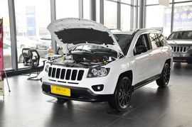 2013款Jeep指南者2.0L炫黑豪华版