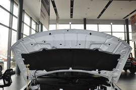 2013款Jeep指南者2.0L炫黑豪华版