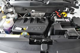 2013款Jeep指南者2.0L炫黑豪华版