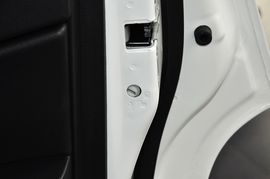 2013款Jeep指南者2.0L炫黑豪华版