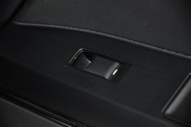 2013款Jeep指南者2.0L炫黑豪华版