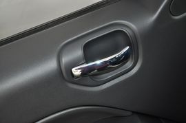 2013款Jeep指南者2.0L炫黑豪华版
