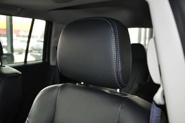2013款Jeep指南者2.0L炫黑豪华版