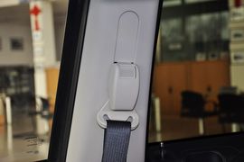 2013款Jeep指南者2.0L炫黑豪华版