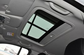 2013款Jeep指南者2.0L炫黑豪华版