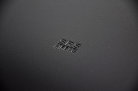 2013款Jeep指南者2.0L炫黑豪华版