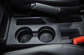 2013款Jeep指南者2.0L炫黑豪华版