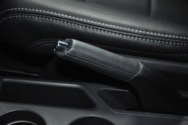 2013款Jeep指南者2.0L炫黑豪华版