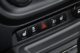 2013款Jeep指南者2.0L炫黑豪华版