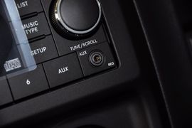 2013款Jeep指南者2.0L炫黑豪华版