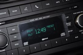 2013款Jeep指南者2.0L炫黑豪华版