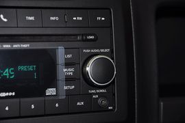 2013款Jeep指南者2.0L炫黑豪华版