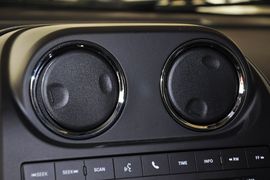 2013款Jeep指南者2.0L炫黑豪华版