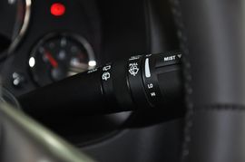 2013款Jeep指南者2.0L炫黑豪华版