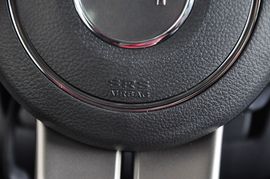 2013款Jeep指南者2.0L炫黑豪华版
