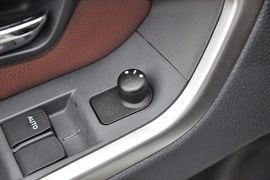 2013款铃木天语SX4锐骑1.6L自动运动型