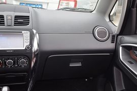 2013款铃木天语SX4锐骑1.6L自动运动型