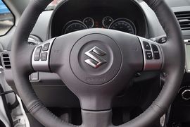2013款铃木天语SX4锐骑1.6L自动运动型