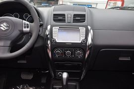 2013款铃木天语SX4锐骑1.6L自动运动型