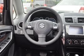 2013款铃木天语SX4锐骑1.6L自动运动型