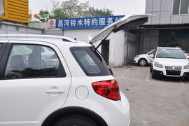 2013款铃木天语SX4酷锐1.6L手动灵动型