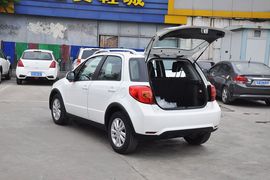 2013款铃木天语SX4酷锐1.6L手动灵动型