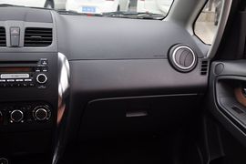2013款铃木天语SX4酷锐1.6L手动灵动型
