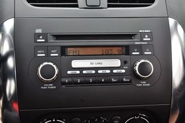 2013款铃木天语SX4酷锐1.6L手动灵动型