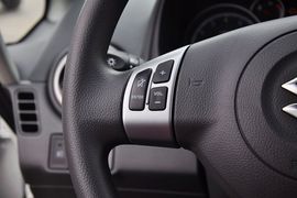 2013款铃木天语SX4酷锐1.6L手动灵动型