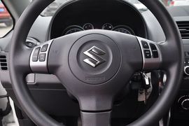 2013款铃木天语SX4酷锐1.6L手动灵动型