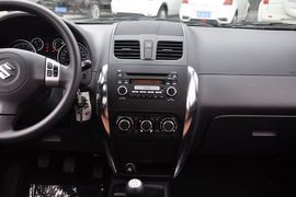2013款铃木天语SX4酷锐1.6L手动灵动型