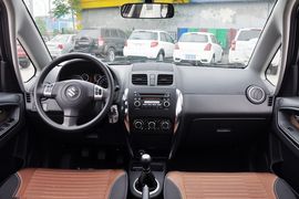 2013款铃木天语SX4酷锐1.6L手动灵动型