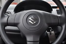 2013款长安铃木雨燕1.3L手动运动版