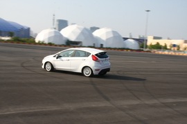 试驾2013款福特新嘉年华两厢1.5L自动劲动型