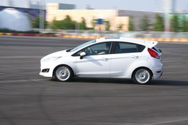 试驾2013款福特新嘉年华两厢1.5L自动劲动型